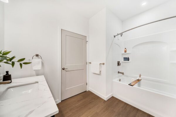 2 Bed with Tub