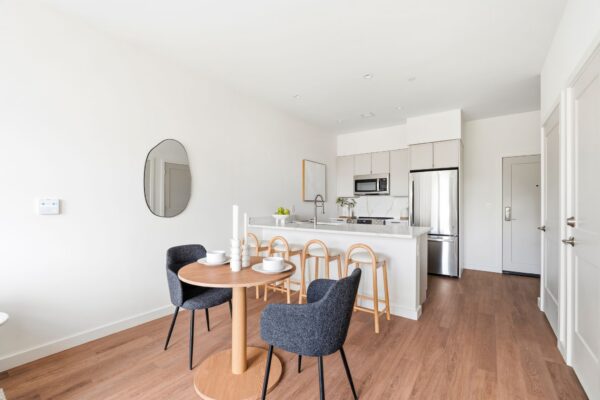 1 bedroom kitchen with small dining table